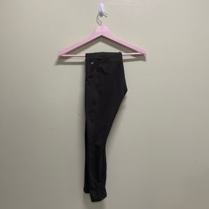 Army green fabletics leggings, I’m perfect condition only worn a few times.